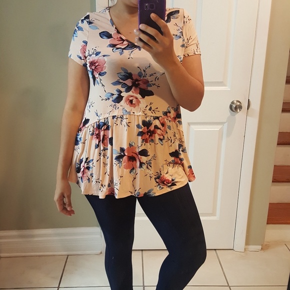 Last 3! Pink Floral Ruffle Short Sleeve Top - Picture 3 of 3